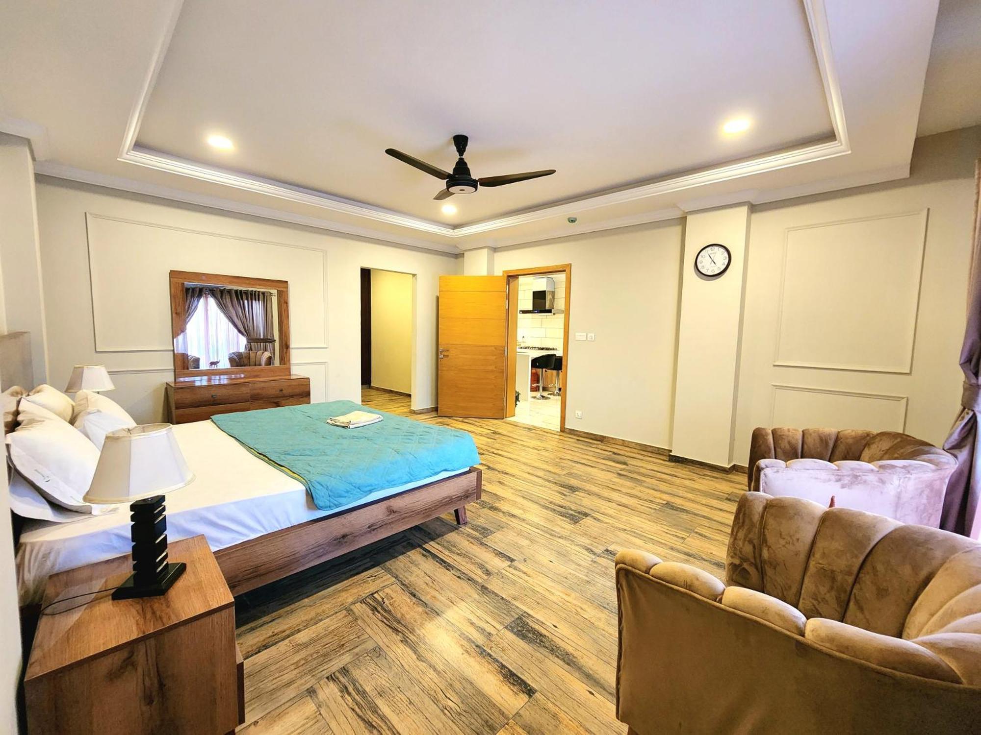 Executive Apartments In Bahria Heights Равалпинди Номер фото